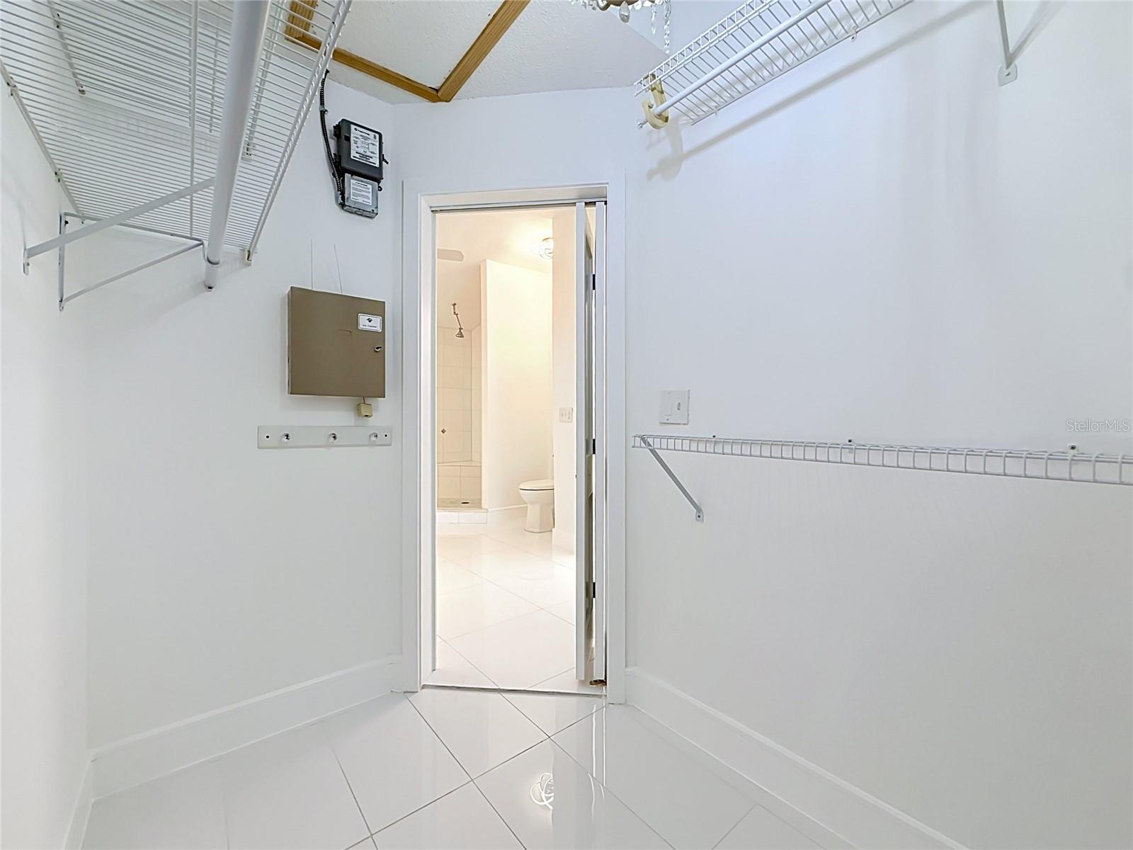 324 LEEWARD IS