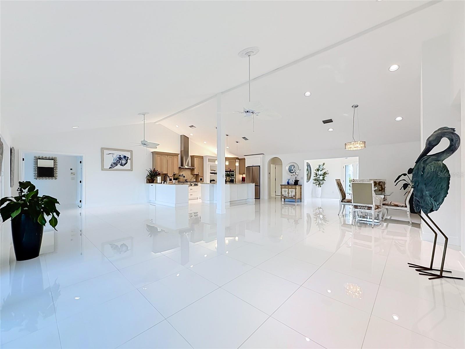 324 LEEWARD IS