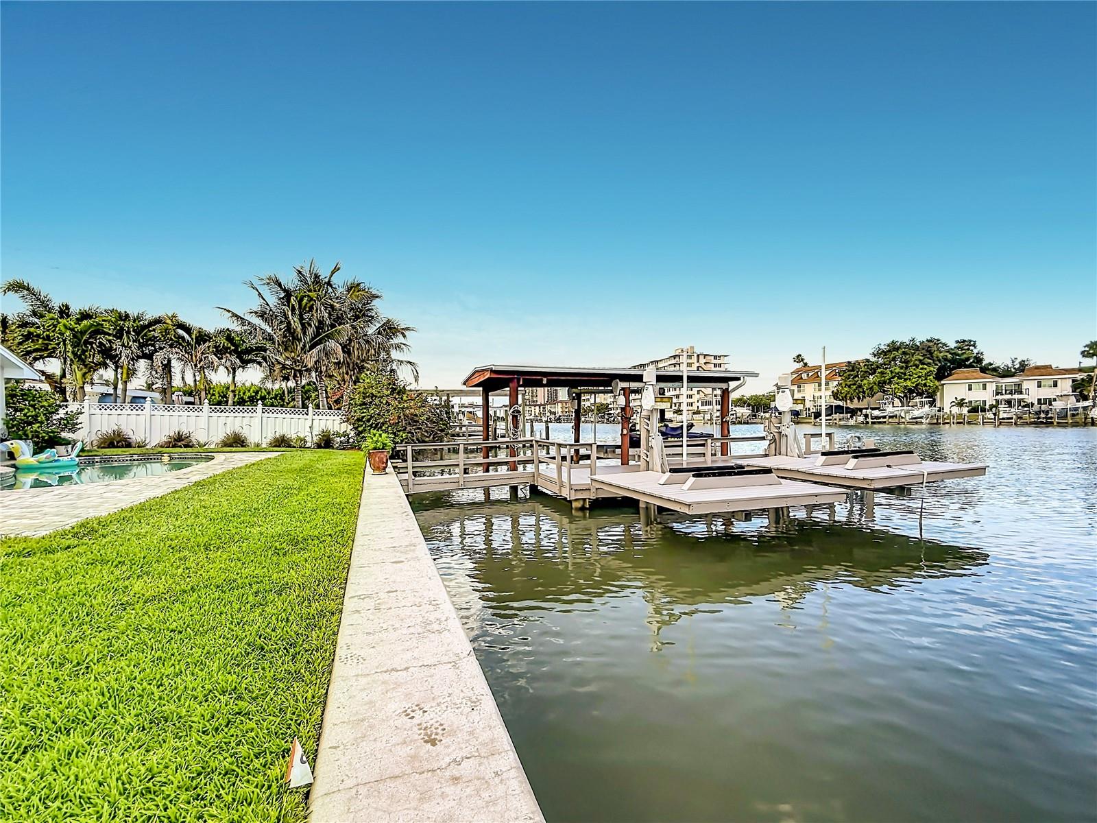 324 LEEWARD IS