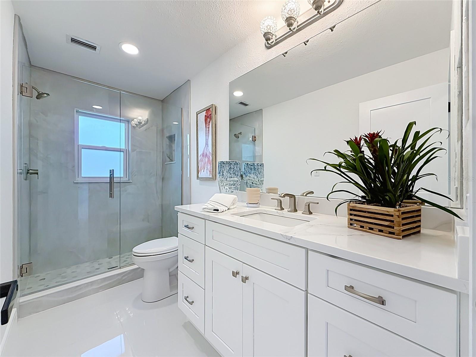 324 LEEWARD IS