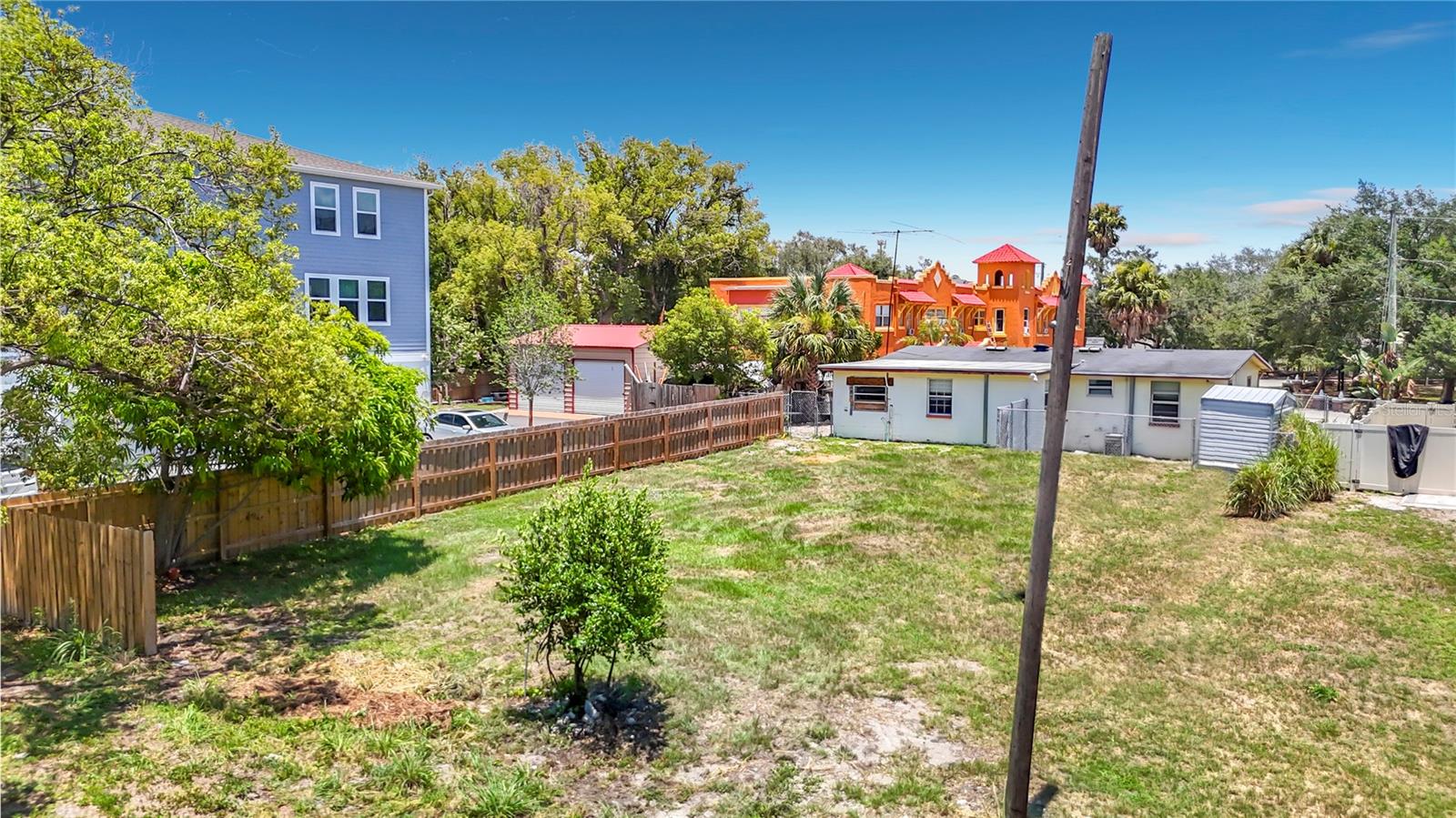 2304 N HIGHLAND AVE