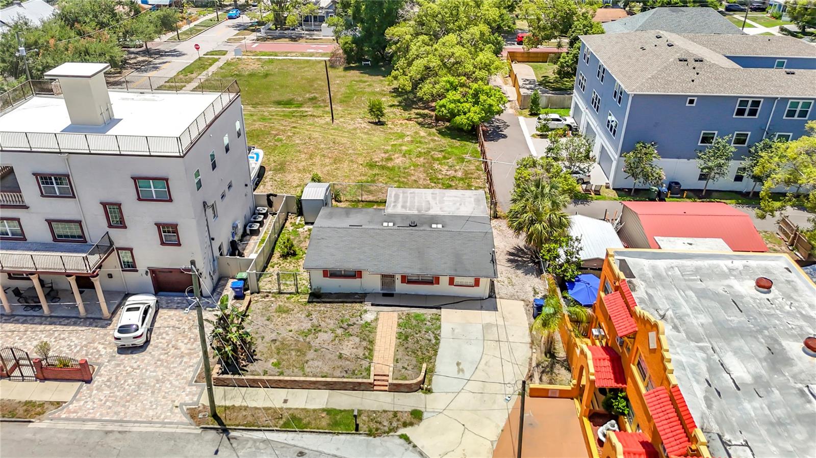 2304 N HIGHLAND AVE