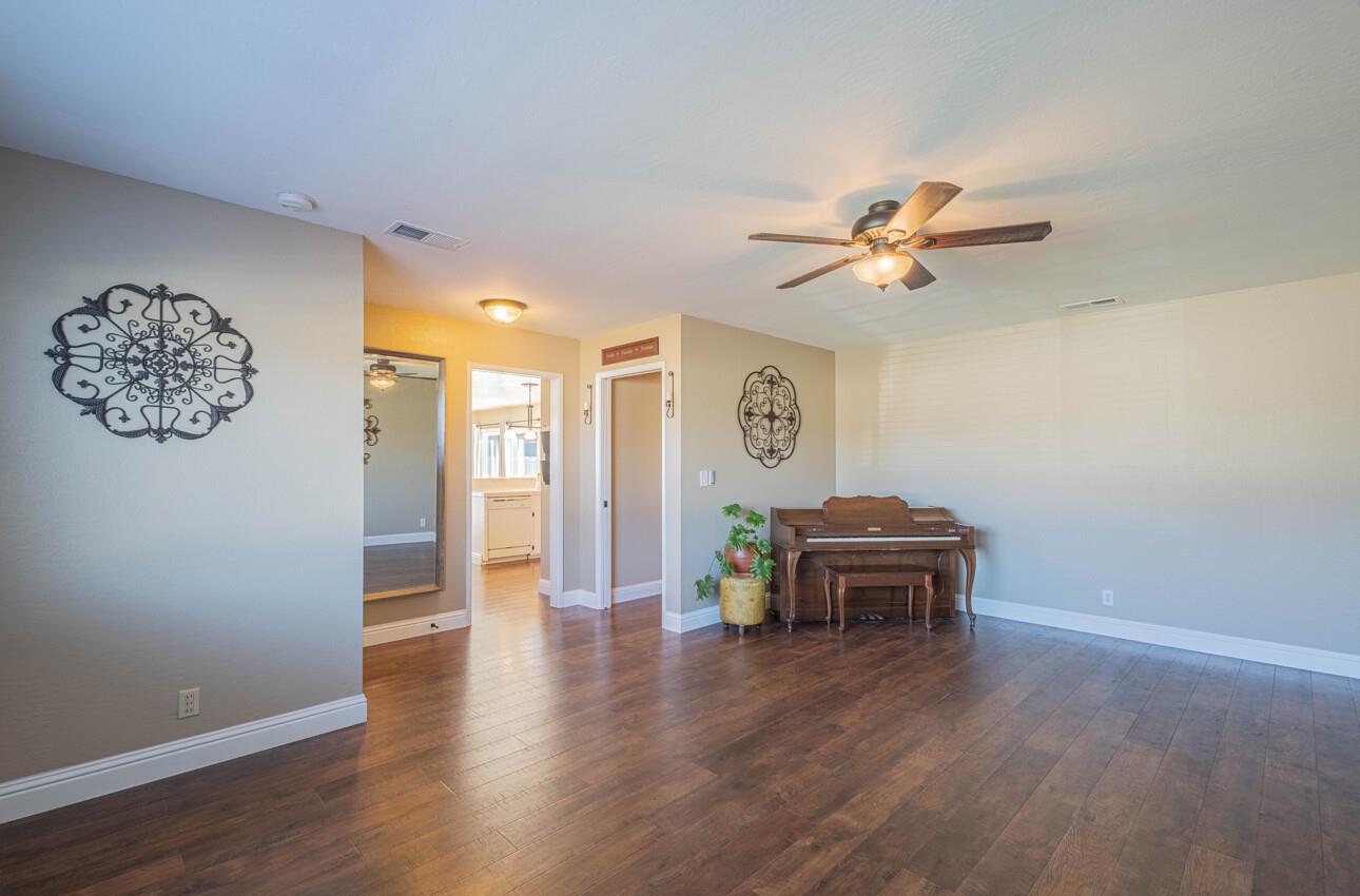 520 La Mesa Drive