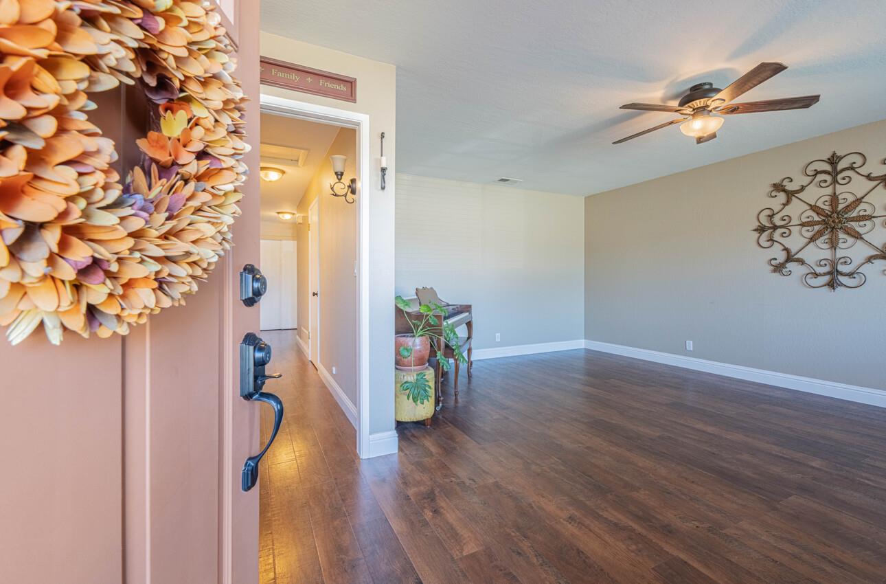 520 La Mesa Drive