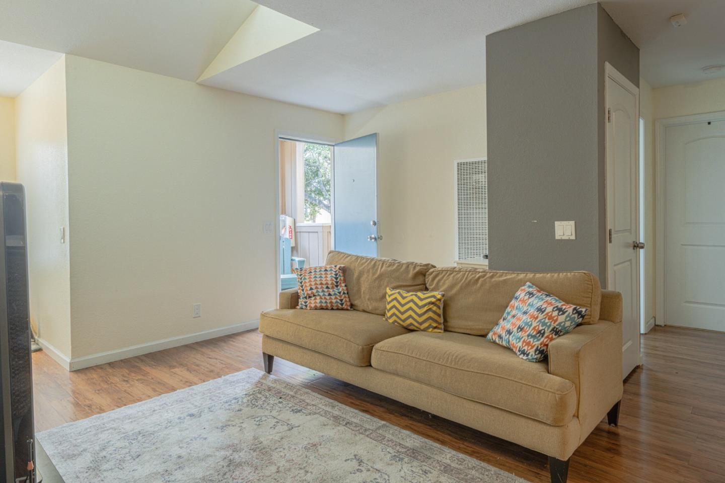 820 Casanova Avenue 30