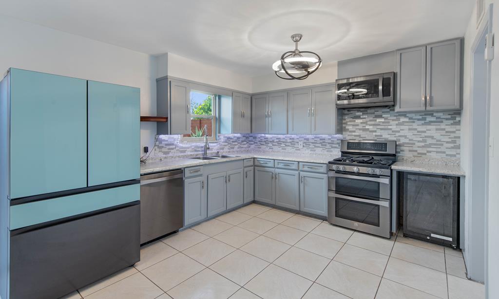 221 E Adams