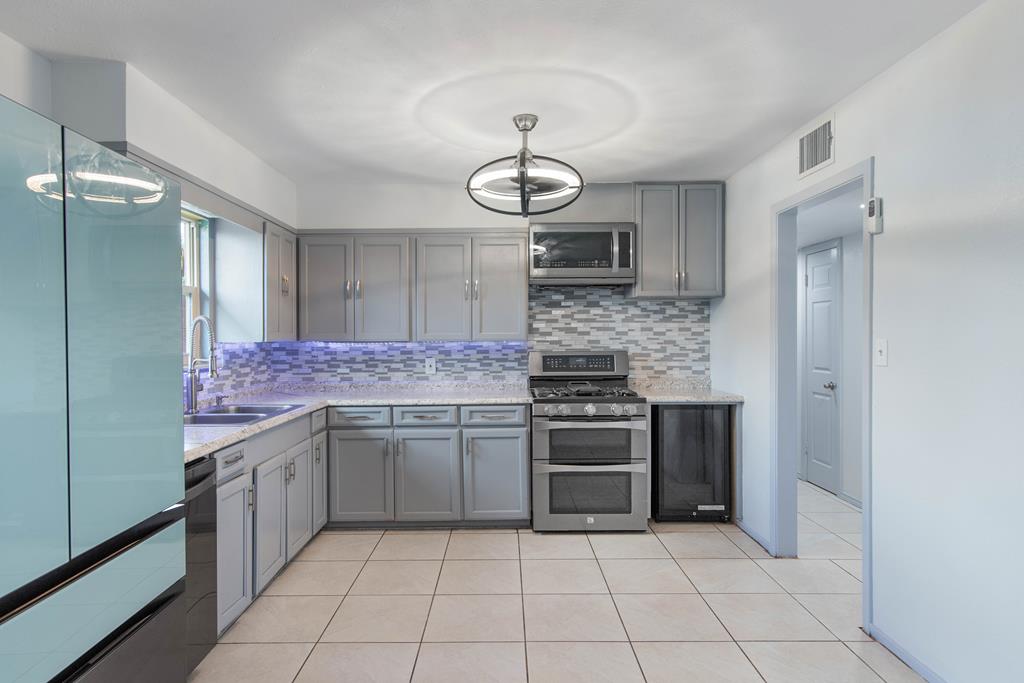 221 E Adams