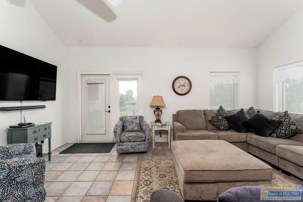122 E Acapulco St. # A
