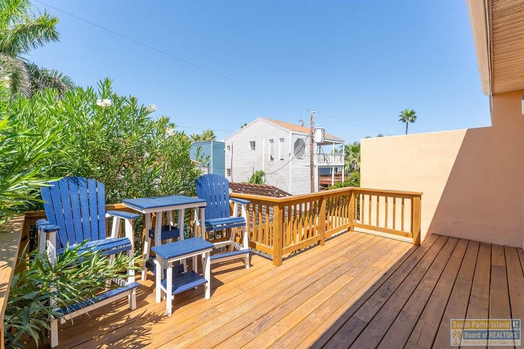 122 E Acapulco St. # A