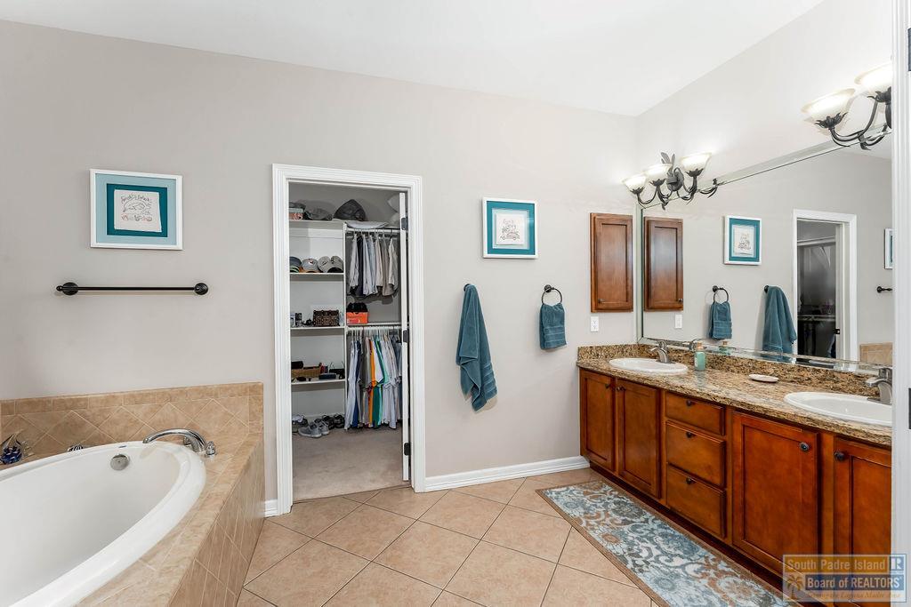 5 Valdarama Dr