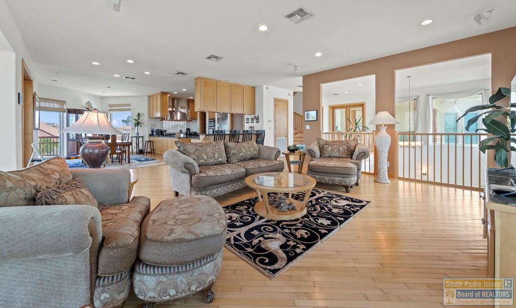 1208 North Shore