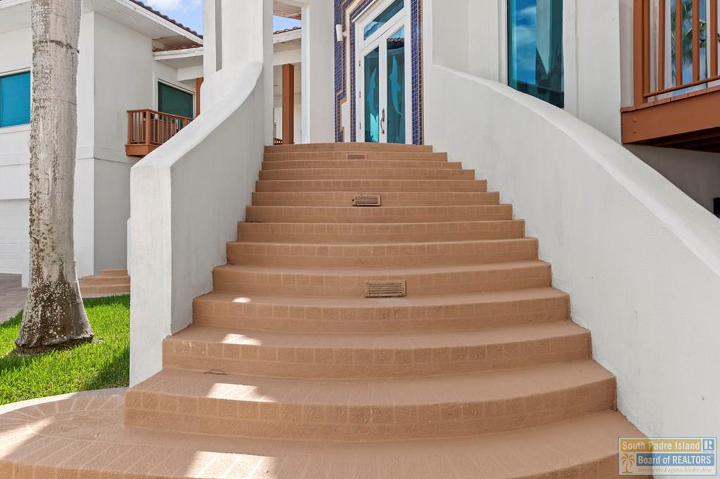 1208 North Shore