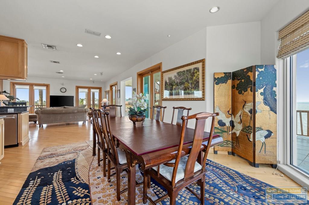 1208 North Shore