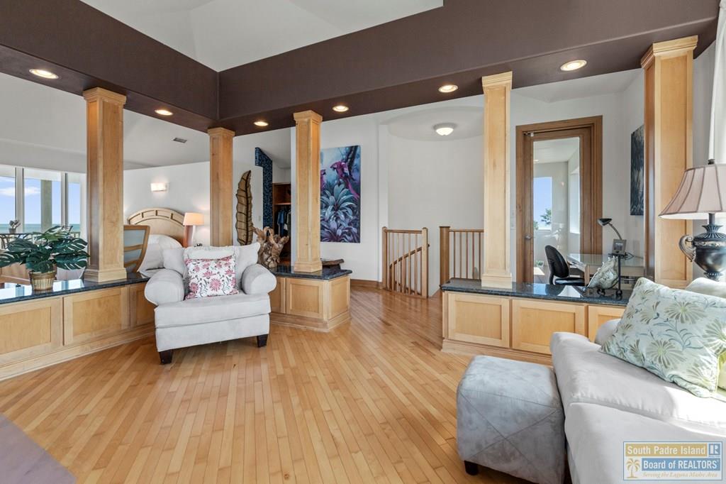 1208 North Shore