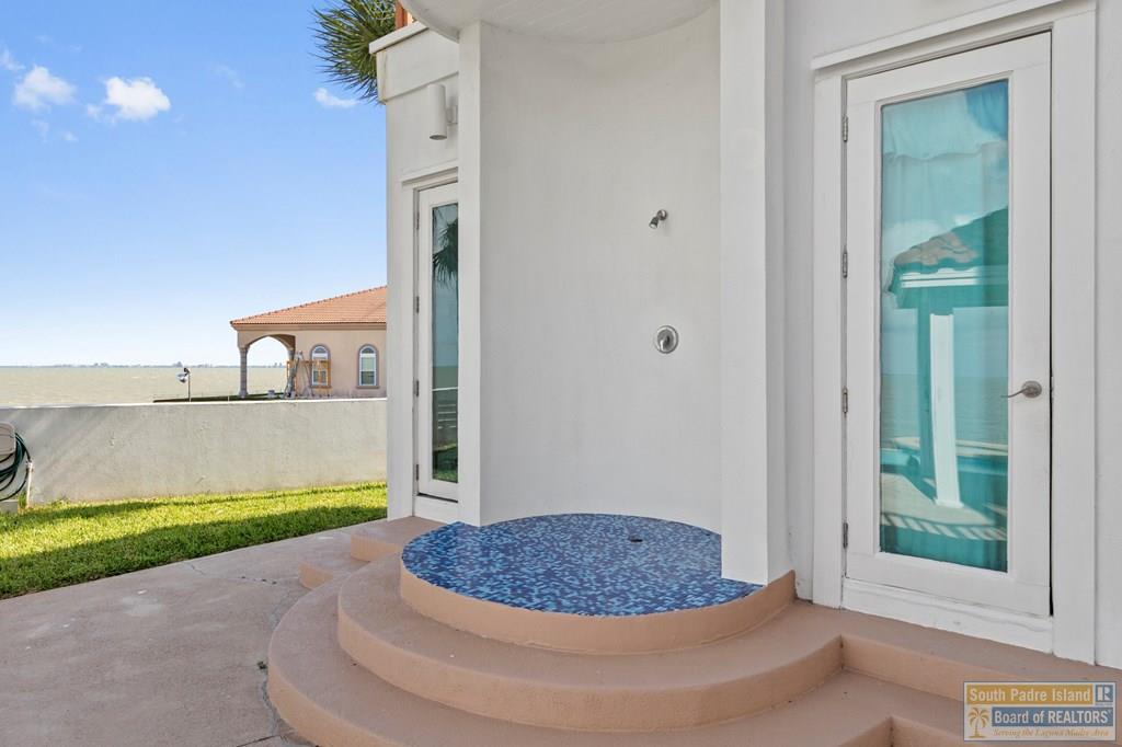 1208 North Shore