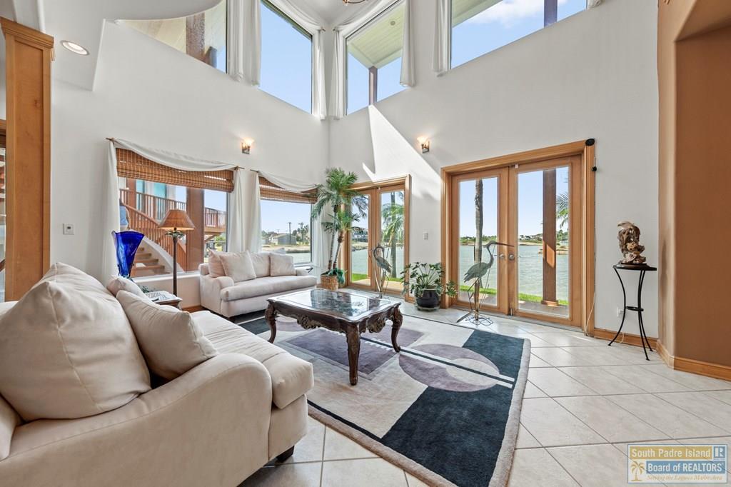 1208 North Shore