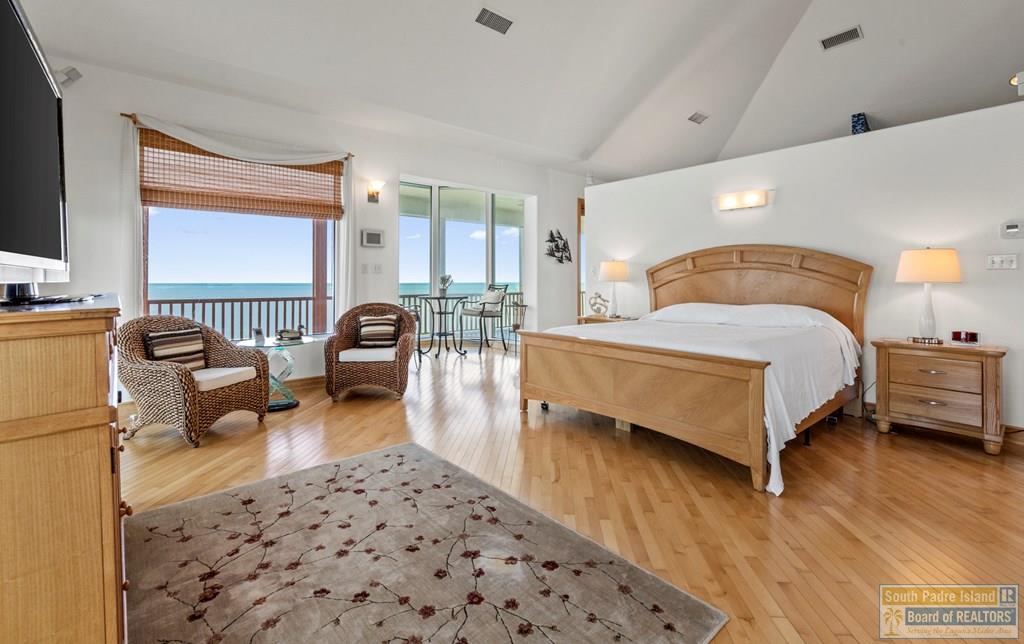 1208 North Shore