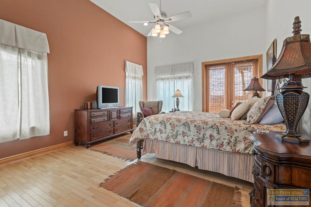 1208 North Shore