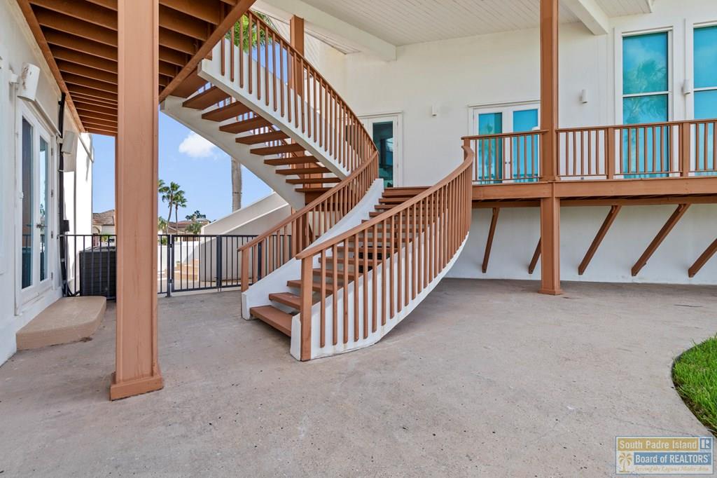 1208 North Shore