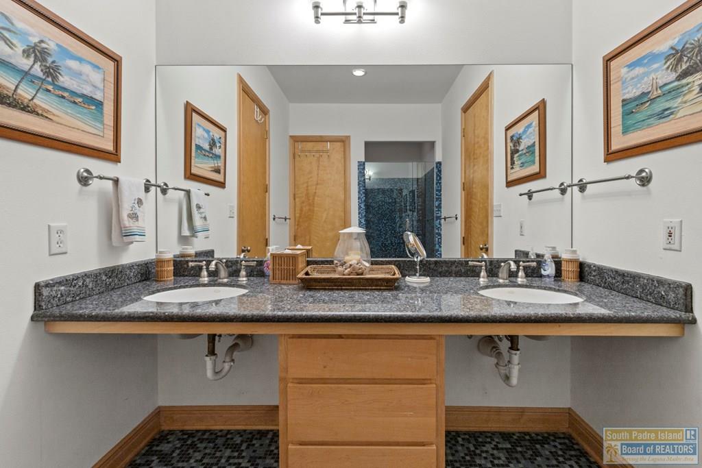 1208 North Shore