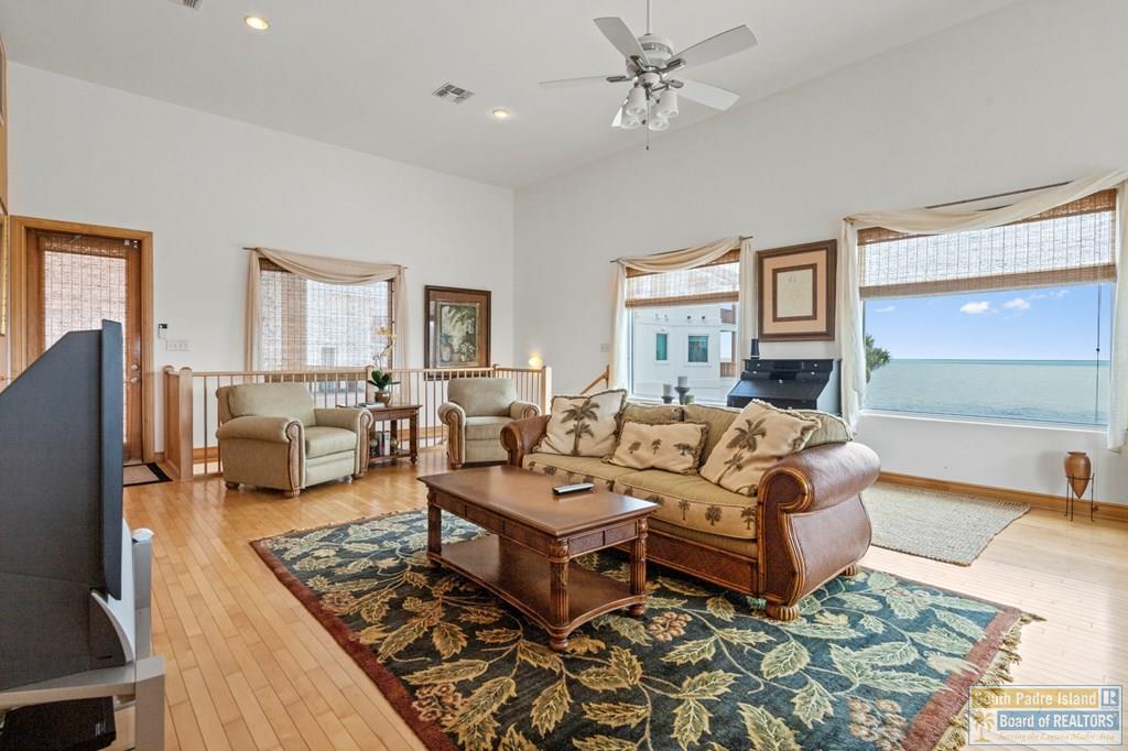 1208 North Shore