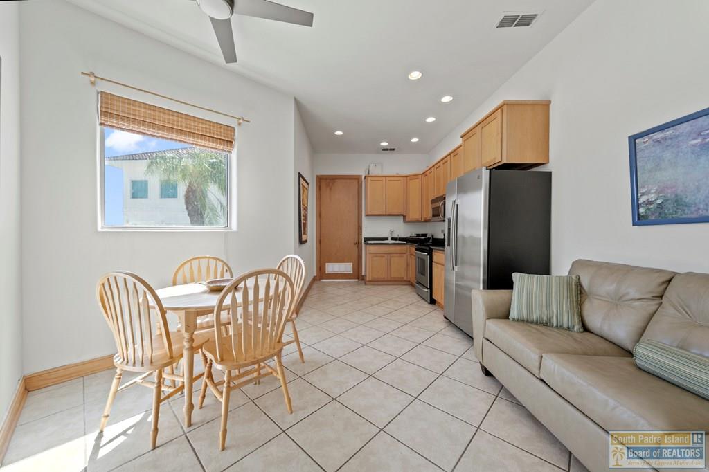 1208 North Shore