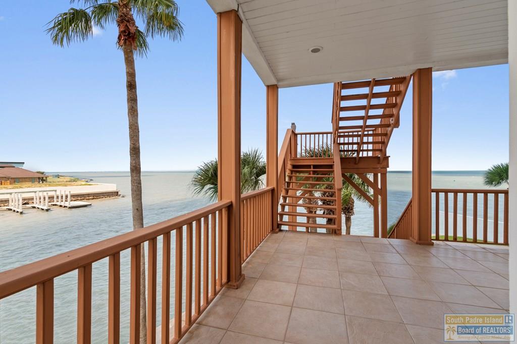 1208 North Shore