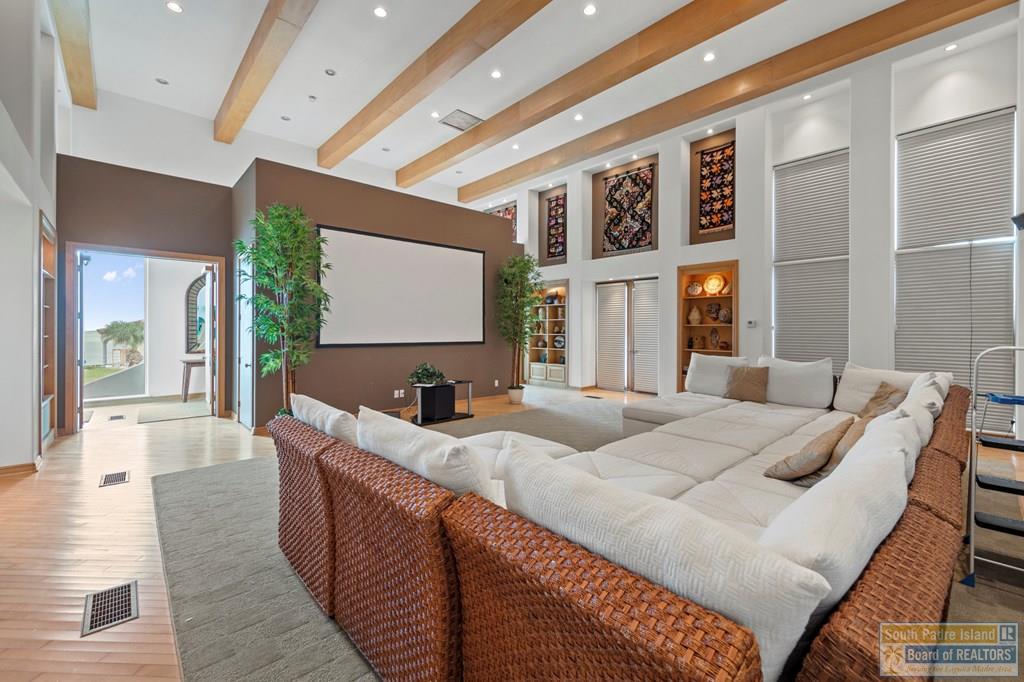 1208 North Shore
