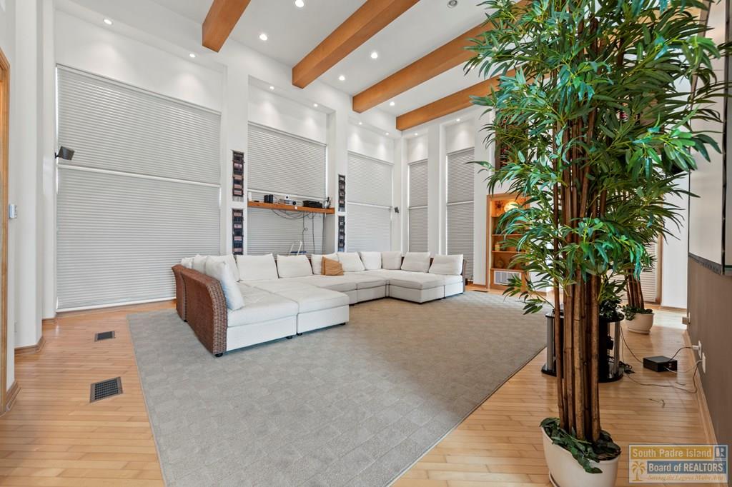 1208 North Shore