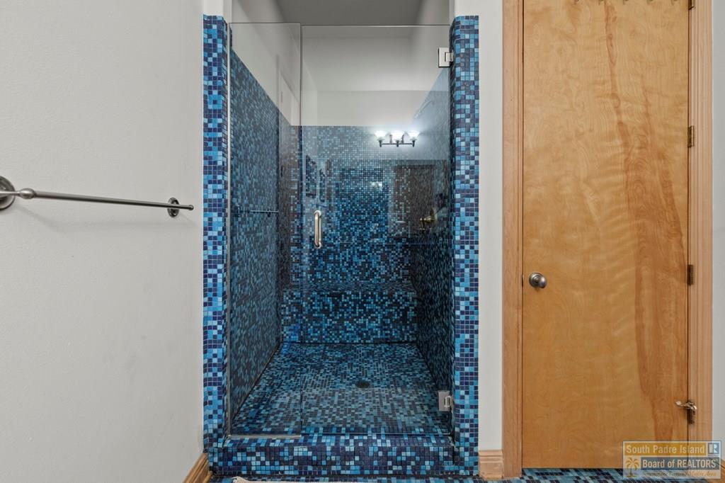 1208 North Shore