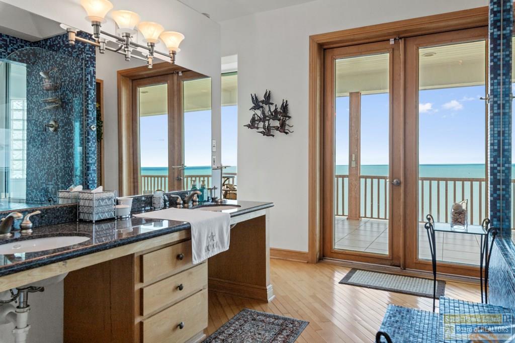 1208 North Shore