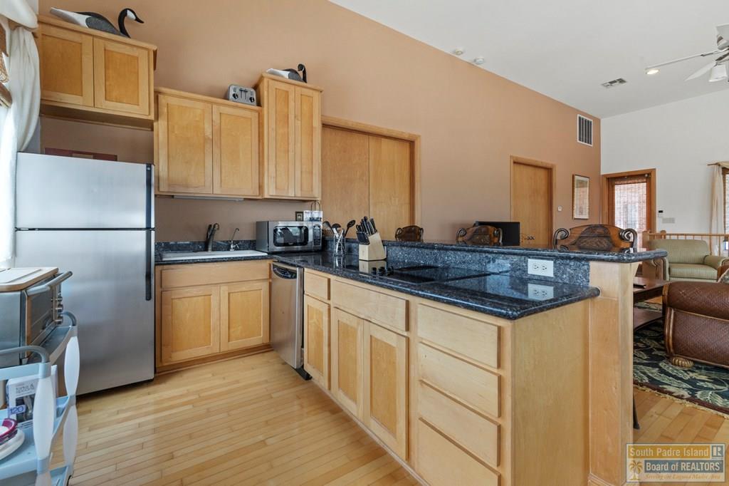 1208 North Shore