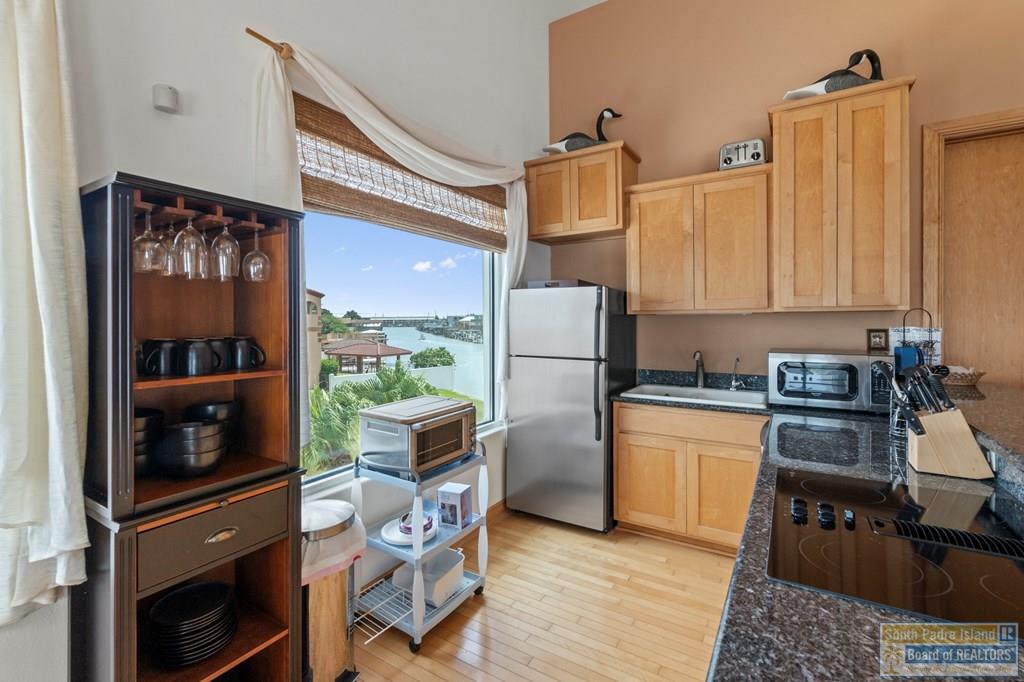 1208 North Shore