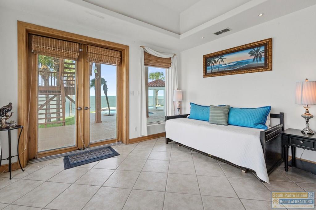 1208 North Shore