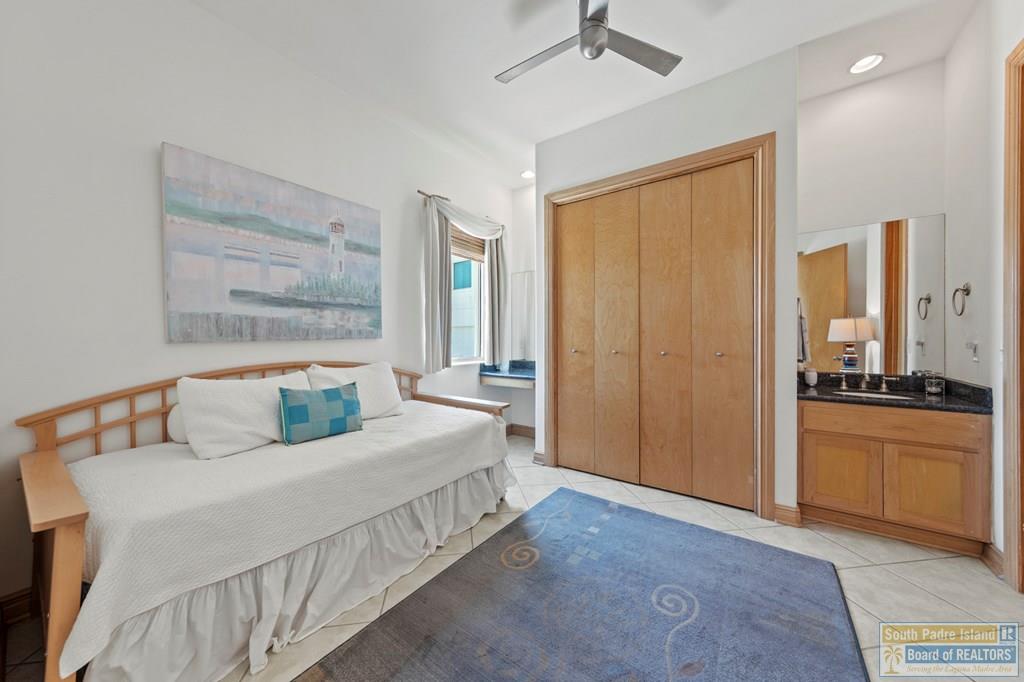1208 North Shore