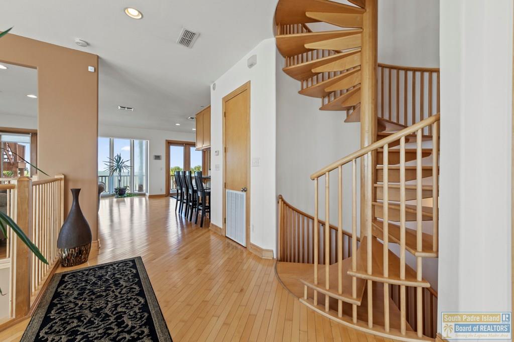1208 North Shore