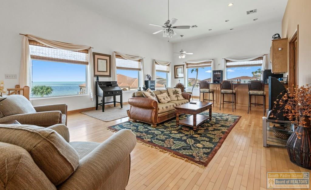 1208 North Shore