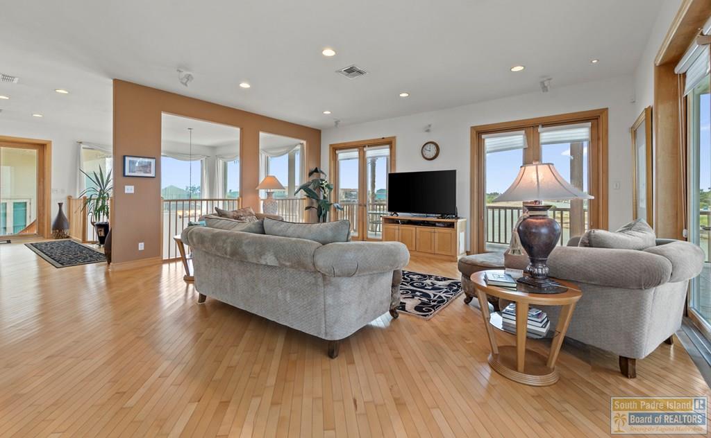 1208 North Shore