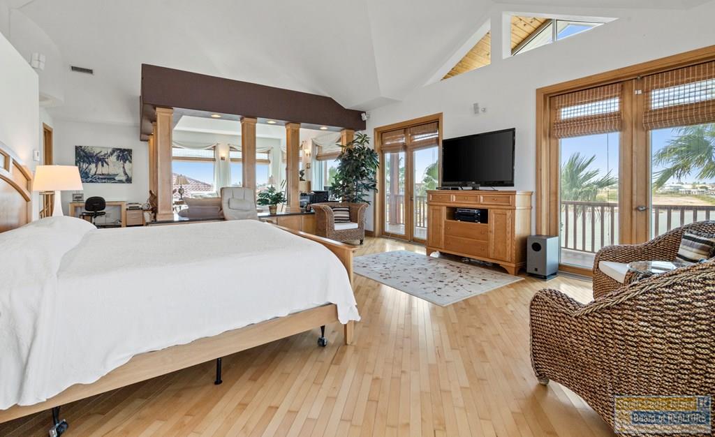 1208 North Shore