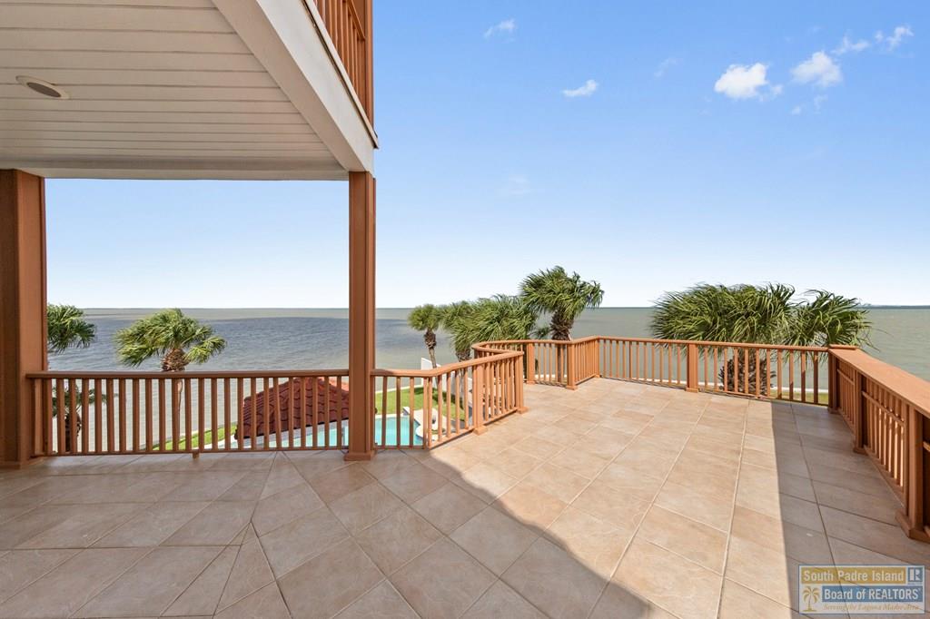 1208 North Shore