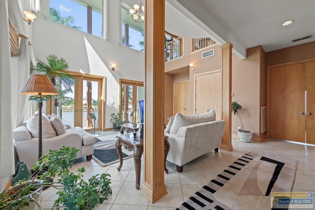 1208 North Shore