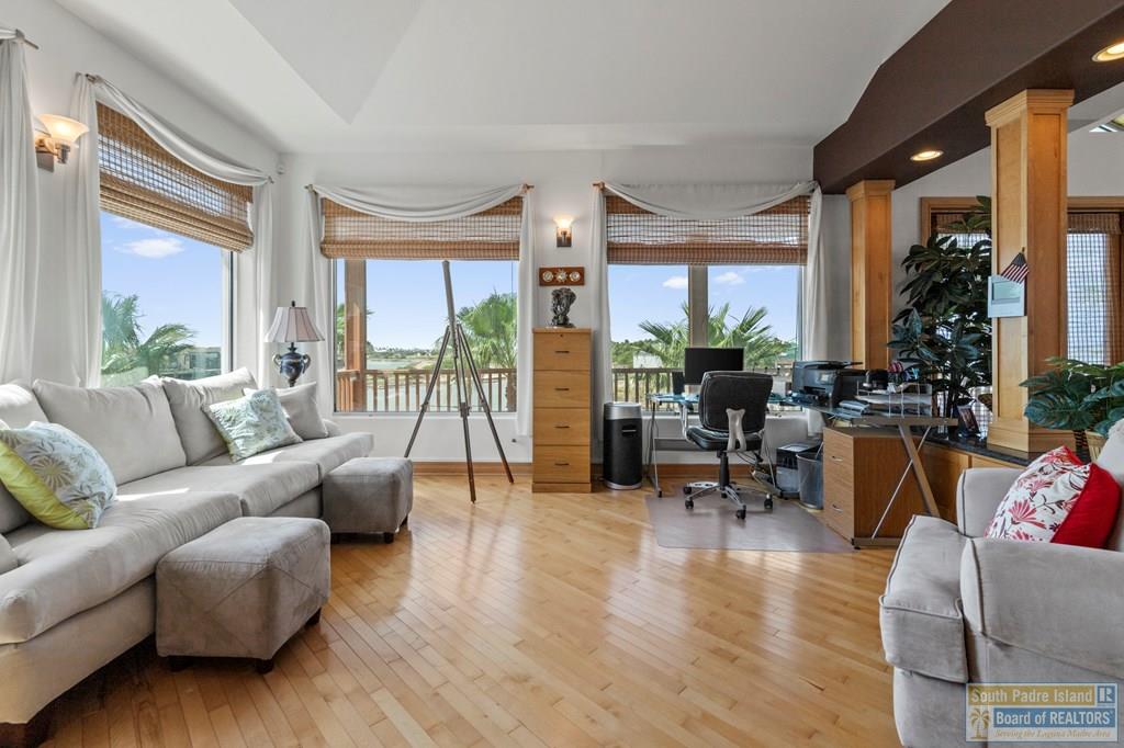 1208 North Shore