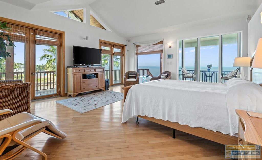 1208 North Shore