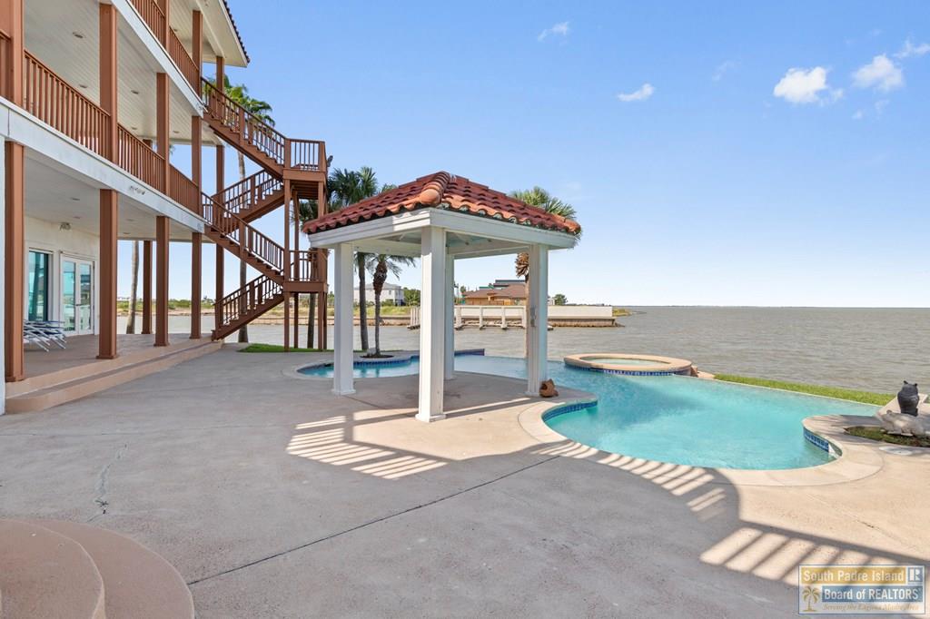 1208 North Shore
