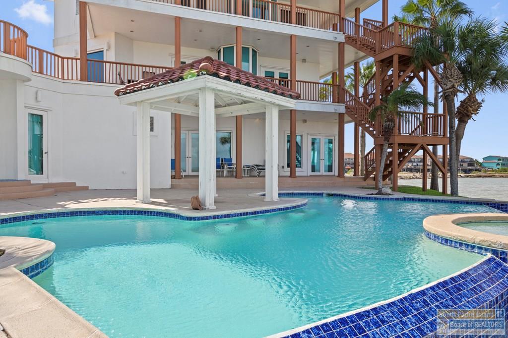 1208 North Shore