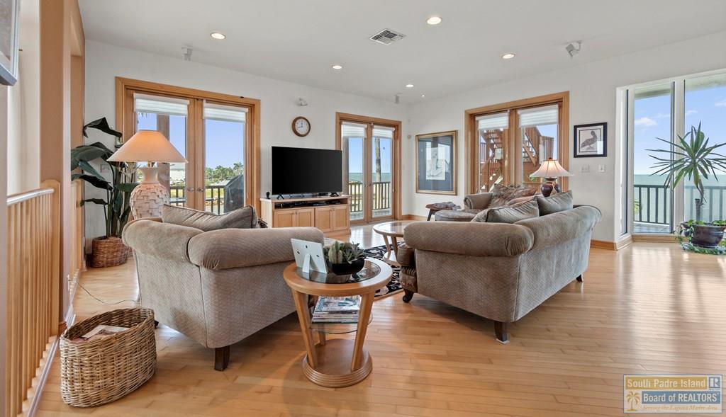 1208 North Shore