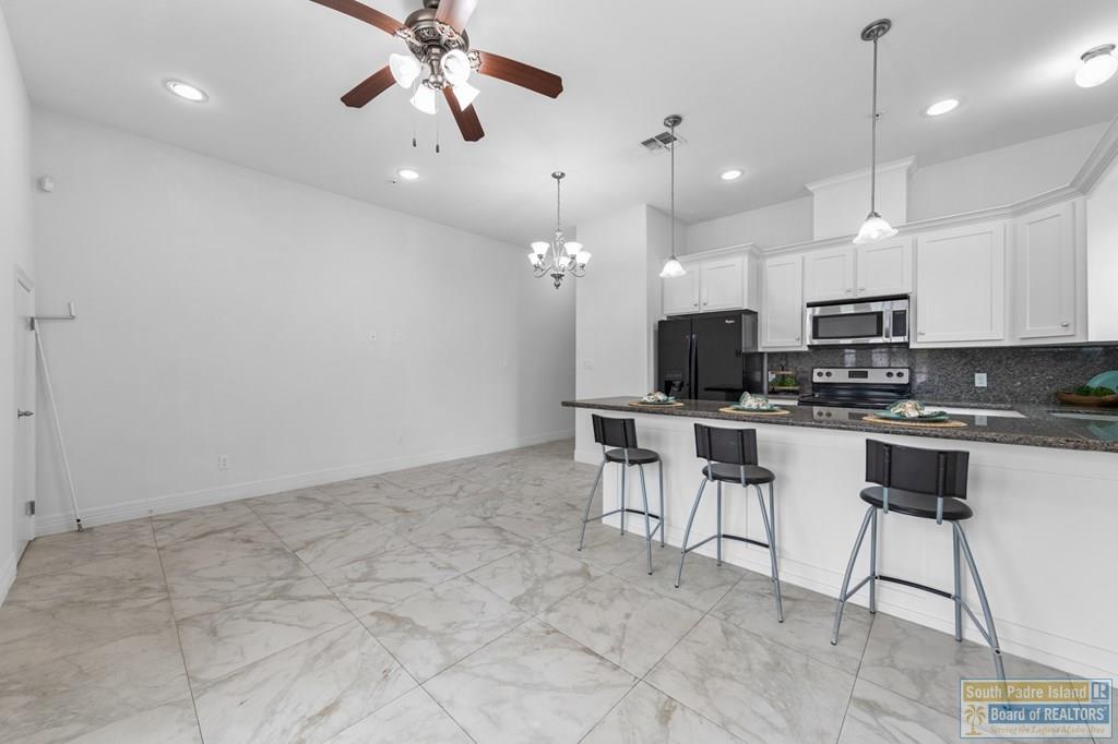 110 E Retama St. # 4 Unit: 1-4