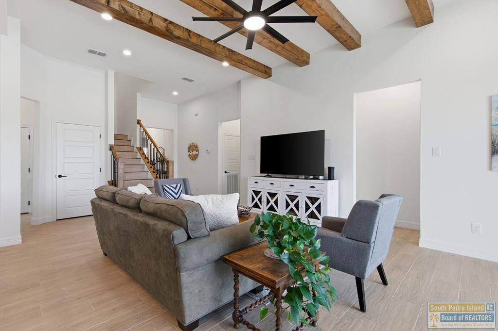 121 Torrey Pines Rd.