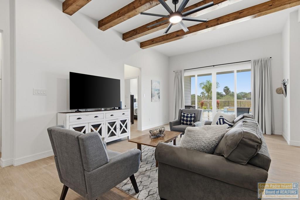 121 Torrey Pines Rd.