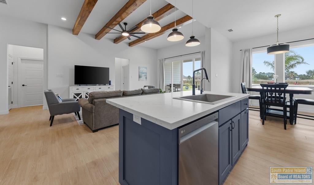 121 Torrey Pines Rd.